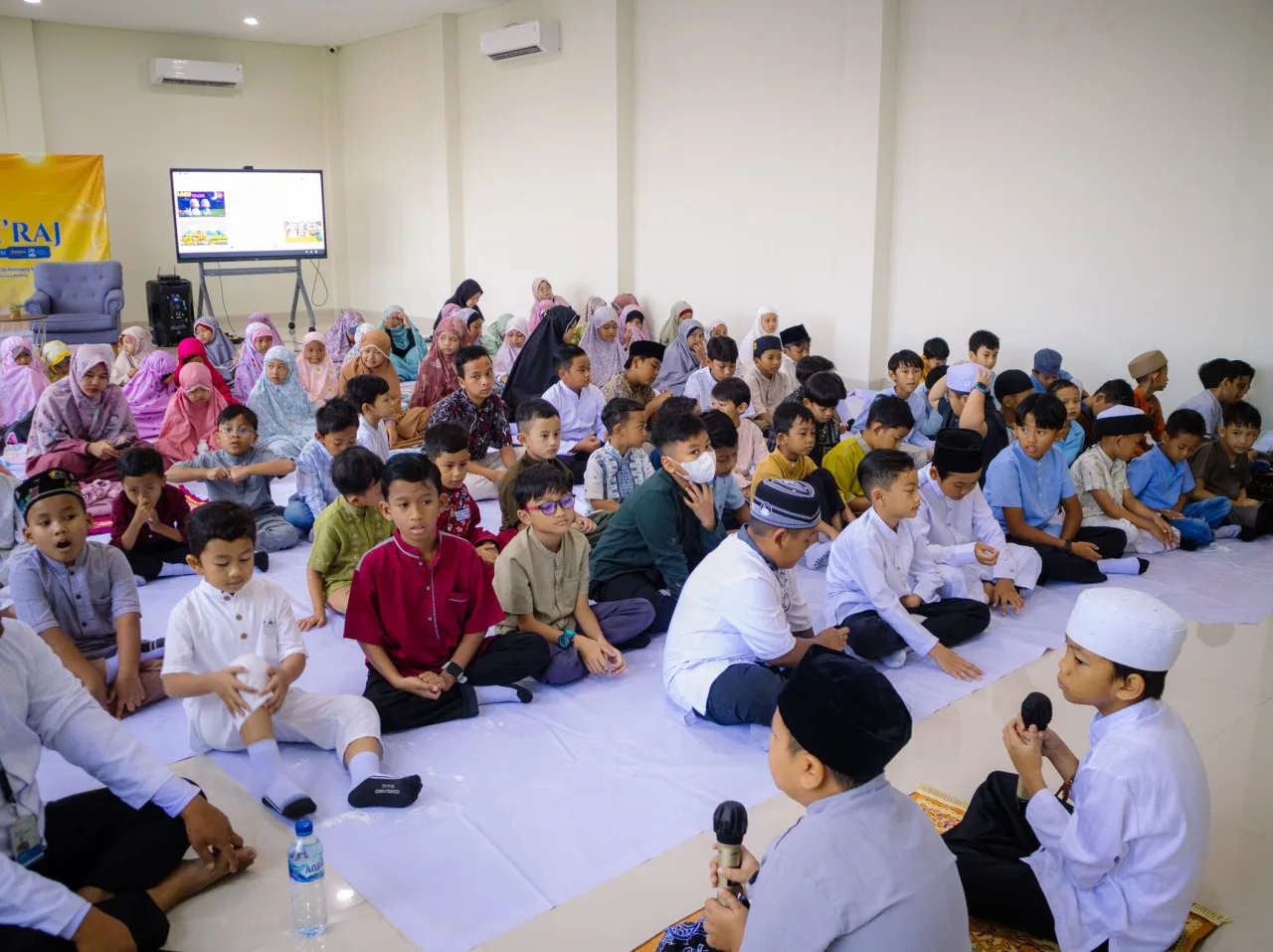 CIS Primary Gresik Commemorates Isra' Mi'raj of Prophet Muhammad ﷺ and Distributes Donations to Sumatra Disaster Victims