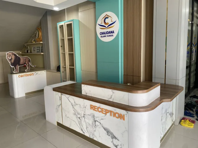 Receptionist