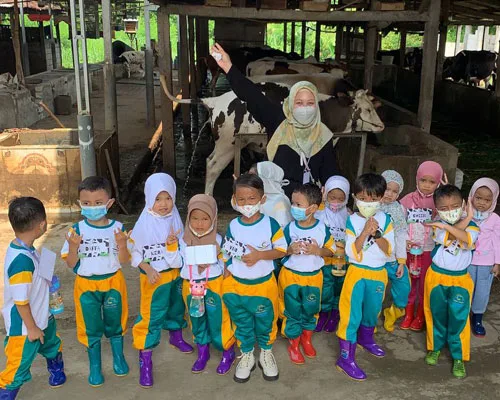 CIS Menganti | Let's go to the farm