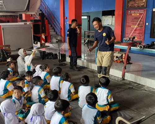 CIS Preschool Sidoarjo Visit Fire Fighter Station