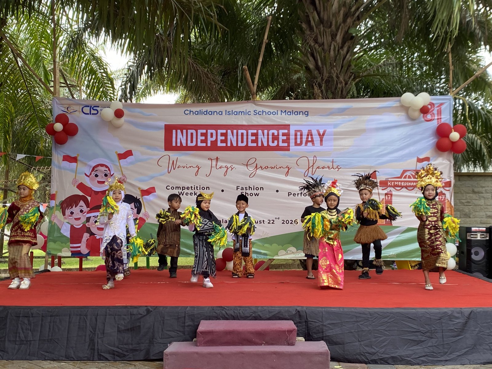 Students at Chalidana Islamic School in Malang Celebrate Independence Day with a Traditional Costume Show